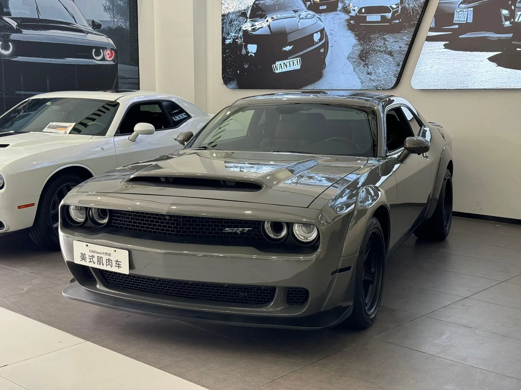 Dodge Challenger 2019 model, 3.6L SXT version with sunroof (add-on edition)