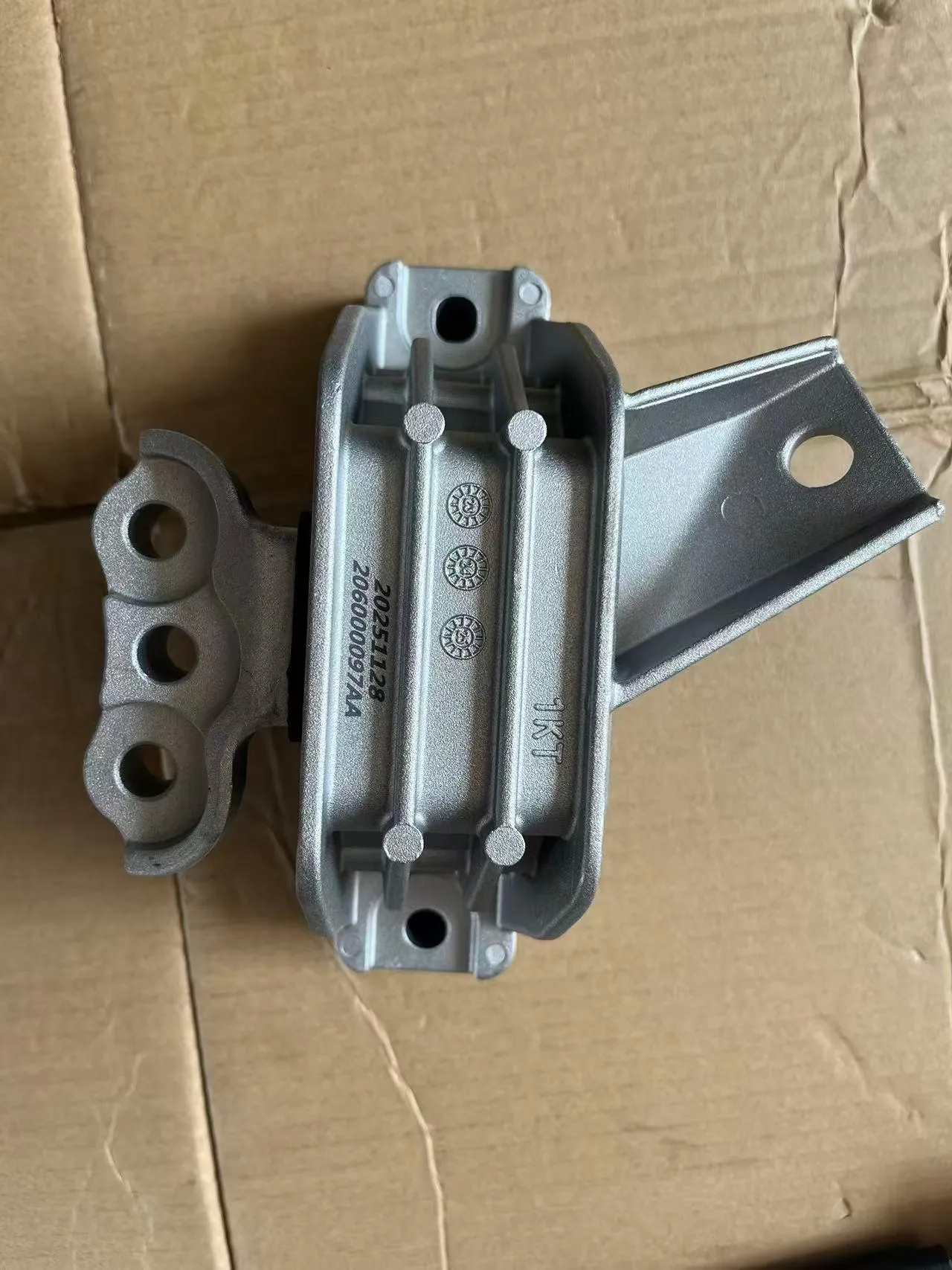 Right suspended cushion assembly