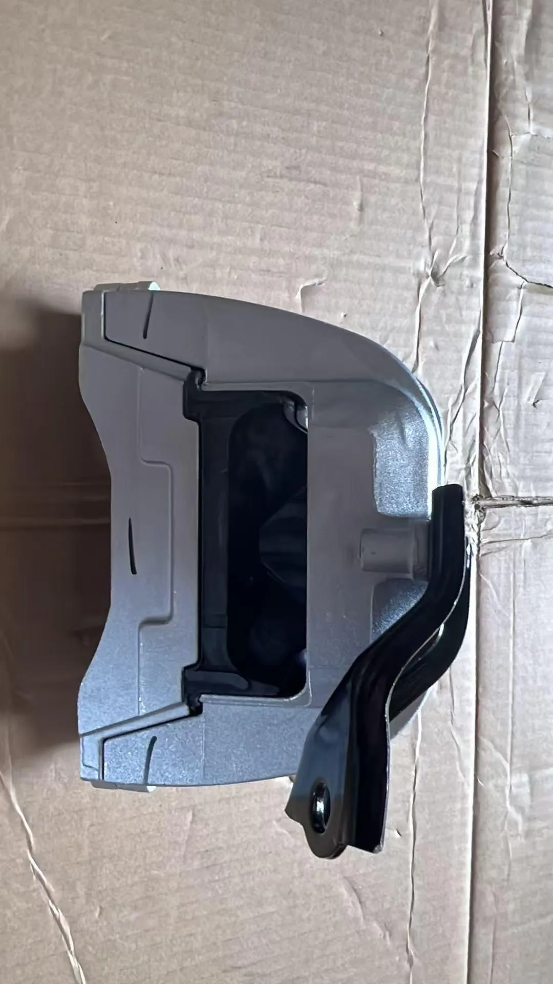 Right suspended cushion assembly
